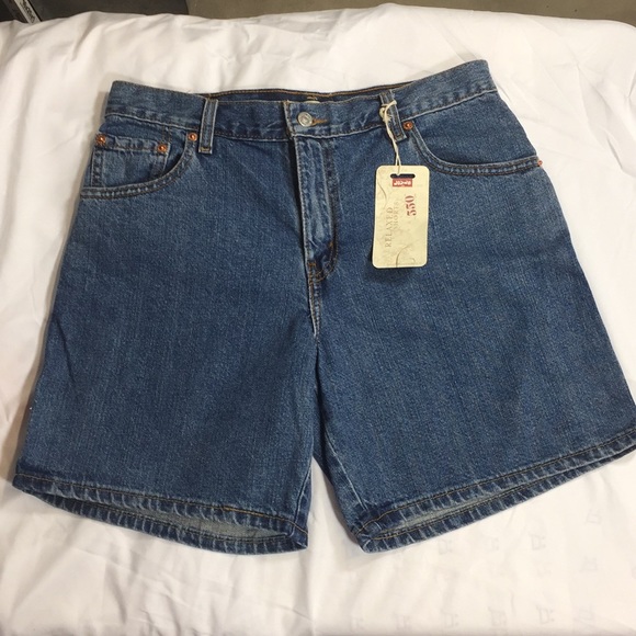 Levi's Pants - 🎉Levi’s 550 Relaxed Jean Shorts 10